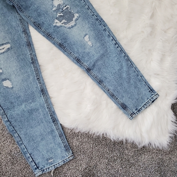 New! Refuge Denim Mom Relax High Rise Distressed Ripped Jeans. Size 9. - Picture 3 of 10